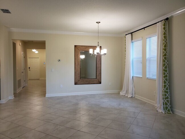 Building Photo - Must See Oaks at Moss Park Home