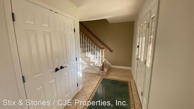 Building Photo - 4 br, 3 bath House - 5441 S. Richfield Way