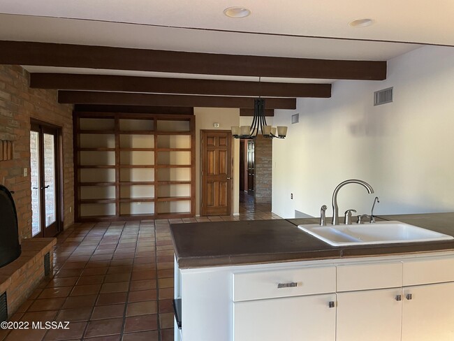 Building Photo - 6038 N Camino Miraval