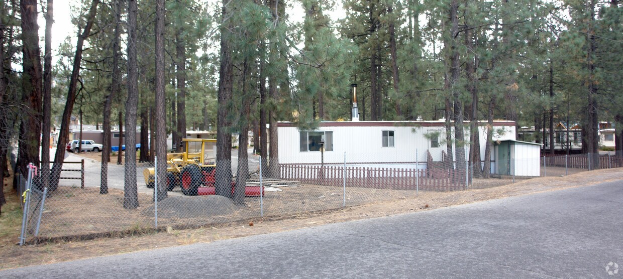Building Photo - Trail End Park