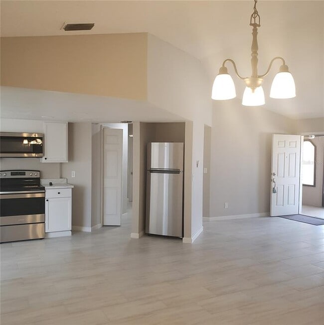 Building Photo - 13131 Lawrence St