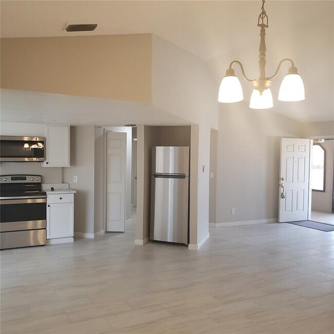 Foto del edificio - 13131 Lawrence St