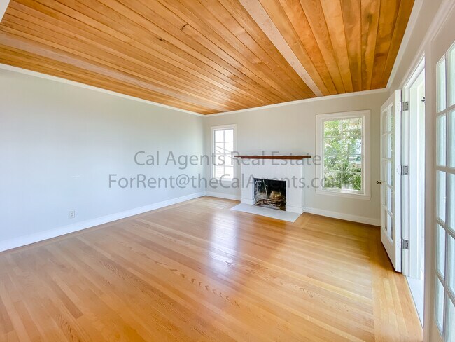 Building Photo - 257 Trinity Ave