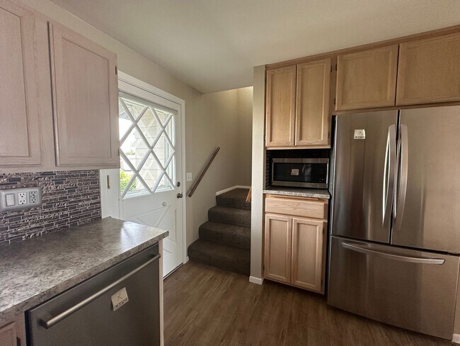 Building Photo - 2 Bed 2 Bath Waterfront Condo in Sandy Point