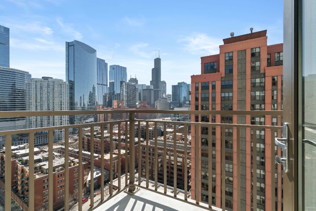 Building Photo - 350 N Desplaines St