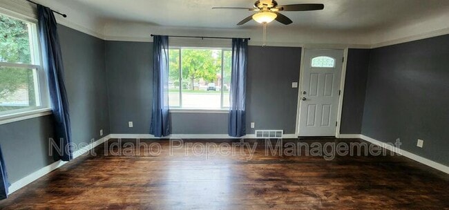 Building Photo - 1722 S Owyhee St