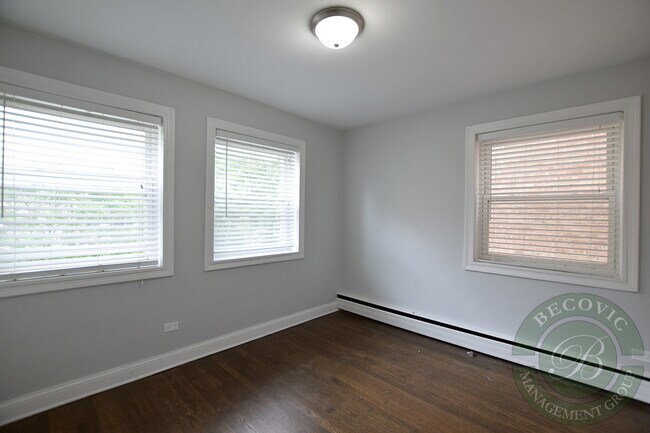 Foto del edificio - 6106 N Kenmore Ave