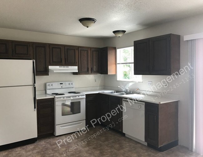 Building Photo - Cedar Circle Apts