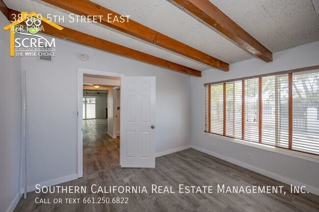 Foto del edificio - Updated Four Bedroom Front House in Palmdale