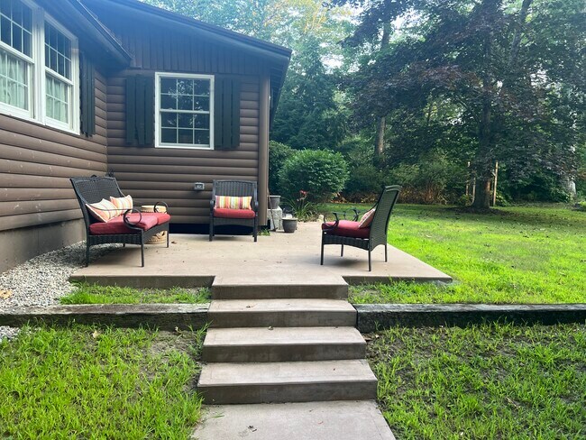 Foto del edificio - 93 Deep Cove Rd