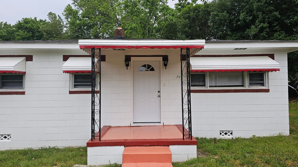 Front Dor - 733 Coleman Ave