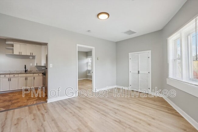 Building Photo - 2356 S Kinnickinnic Ave