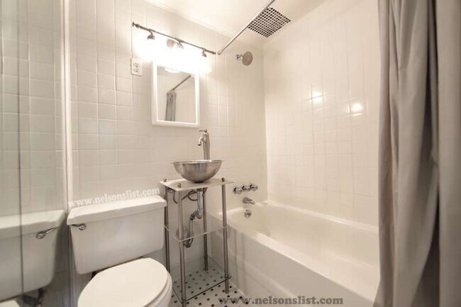 Building Photo - 533 3rd St.