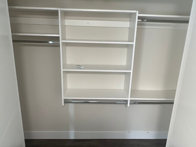 Foto del edificio - 5976 Honeycutt Ct