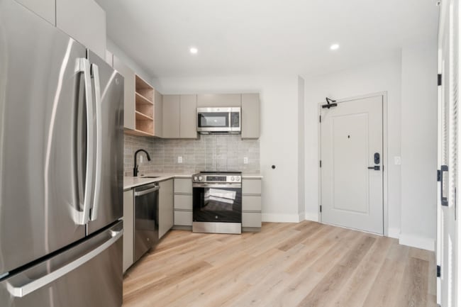 Building Photo - 3748 Lancaster Ave