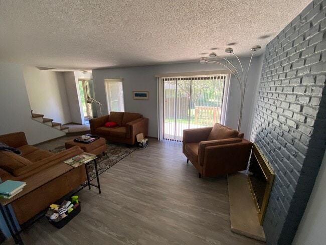 Foto del edificio - Nice, Updated 3br/3ba in Minnetonka