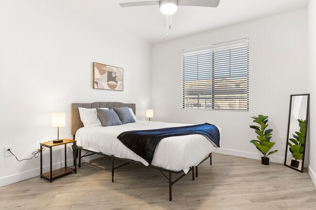 Building Photo - 9450 W Cabela Dr