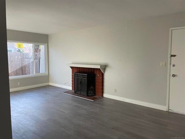 Foto del edificio - 8631 Menkar Rd