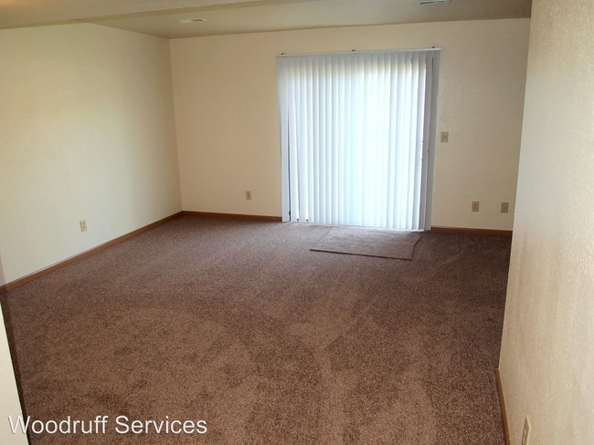 Building Photo - 612 E Campus Dr