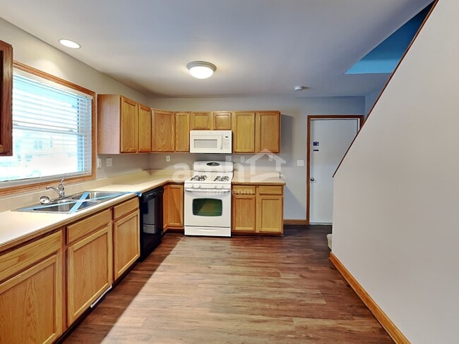 Building Photo - 132 Bush Dr