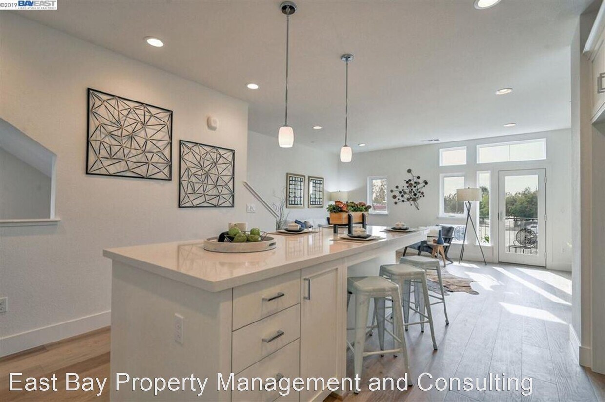 Foto principal - 4 br, 4 bath House - 39128 Memorial St.