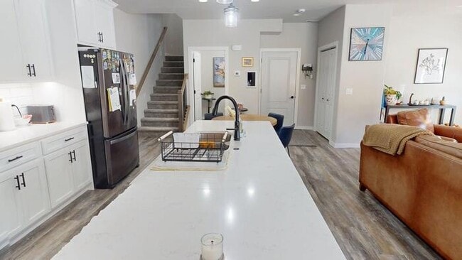 Building Photo - 730 Compass Lp