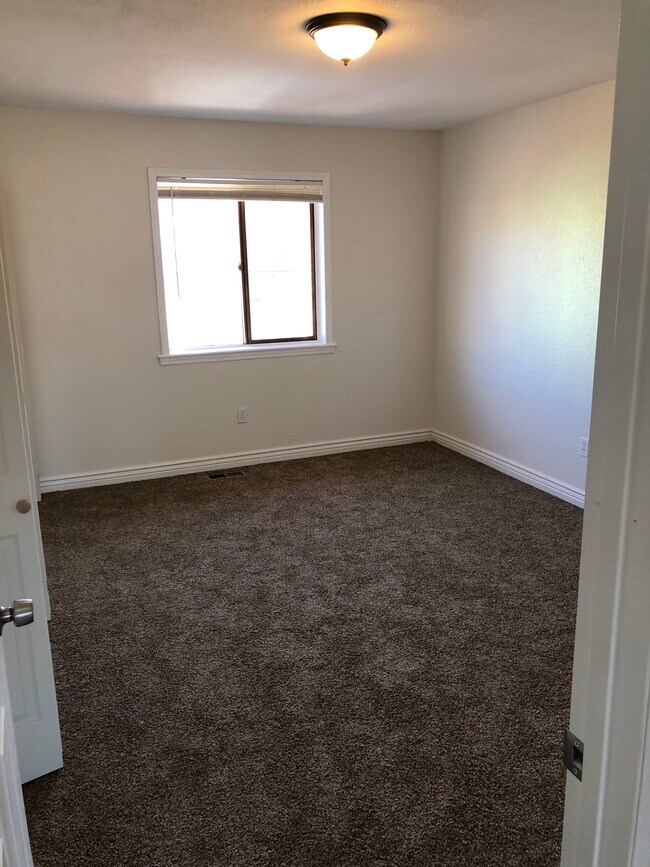 One bedroom - 2454 Allegheny Dr