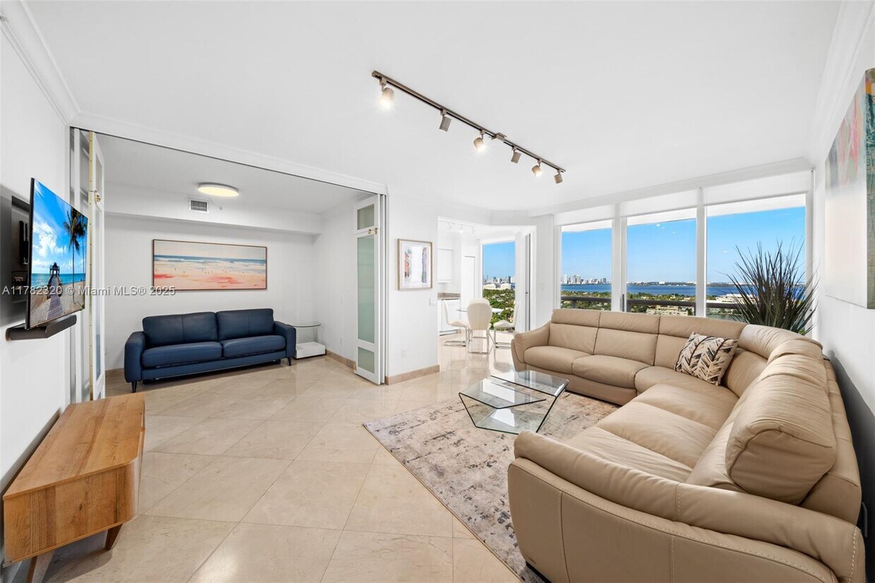 Foto principal - 4775 Collins Ave