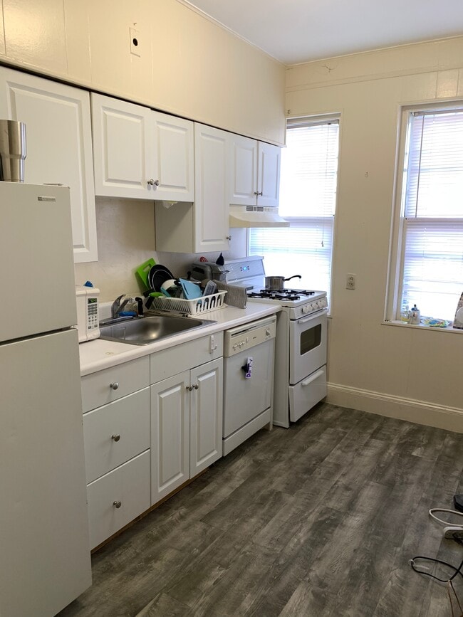 Building Photo - 1999 Commonwealth Ave