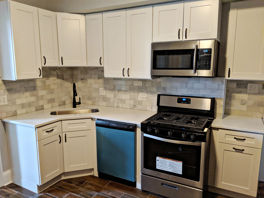 Amazing new kitchen with stainless steel appl - 2324 W 25th St
