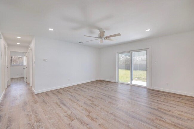Foto del edificio - 801 Salem Ln