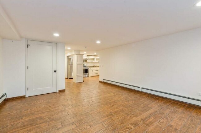 Foto del edificio - 6123 N Moody Ave