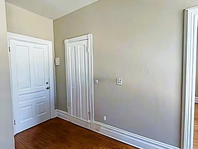 Foto del edificio - 223 Bates Ave