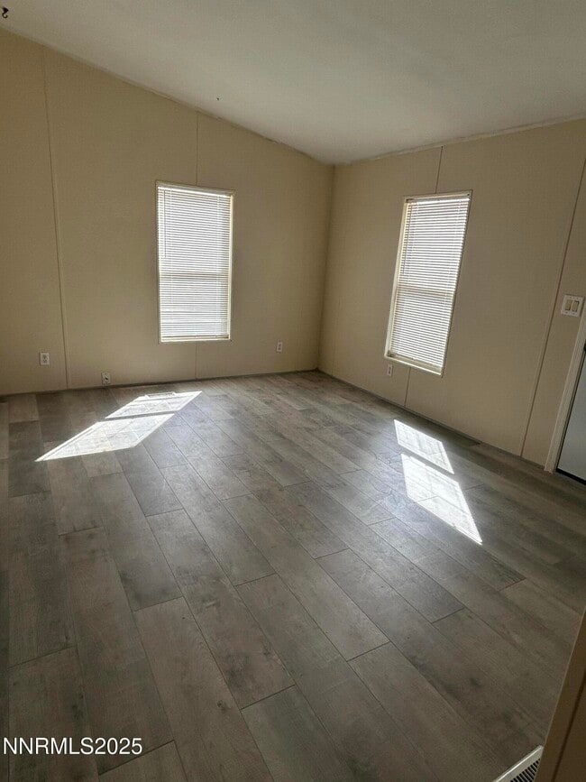 Foto del edificio - 4927 Sun Valley Blvd