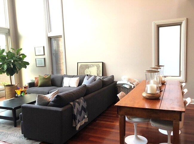 Foto del edificio - 1151 N Damen Ave