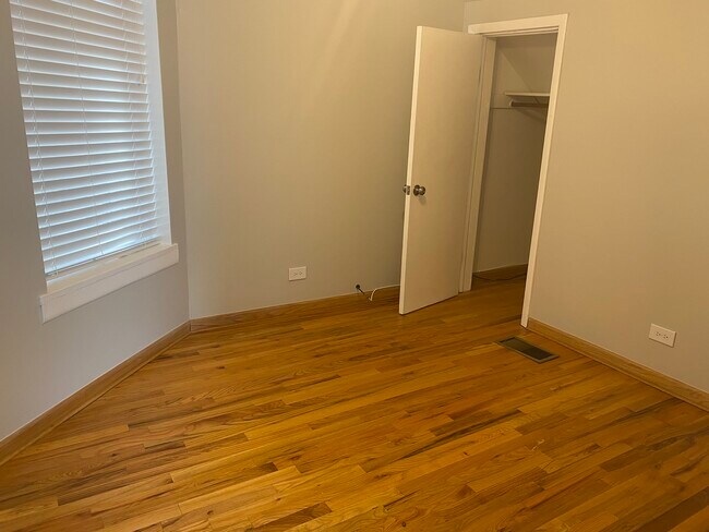 Building Photo - 1514 N Honore St
