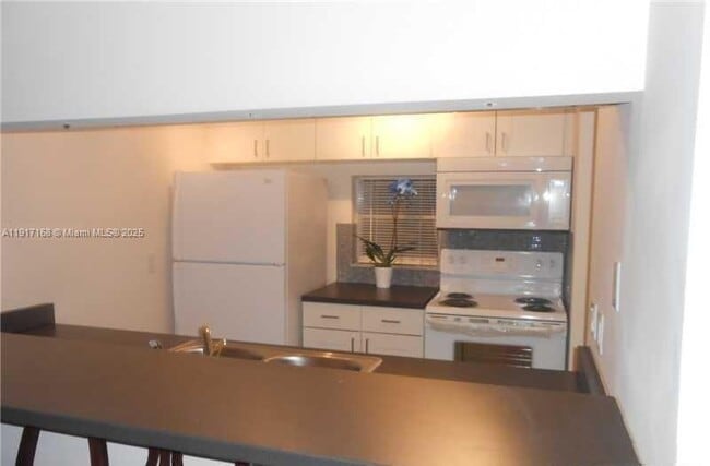 Foto del edificio - 8540 N Sherman Cir