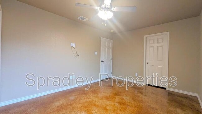 Building Photo - 1005B Kerr Ct