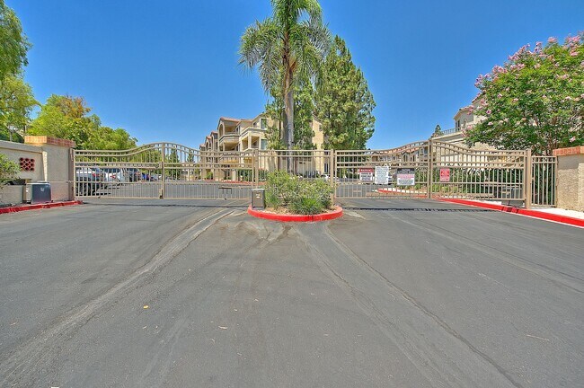 Building Photo - 1010 La Terraza Cir