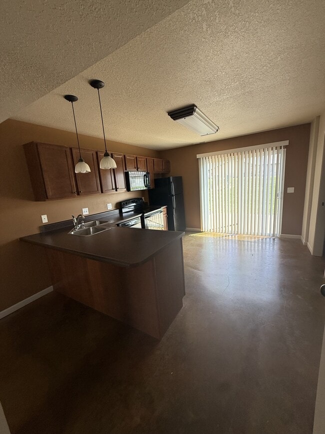 Building Photo - 5220 Loft Dr