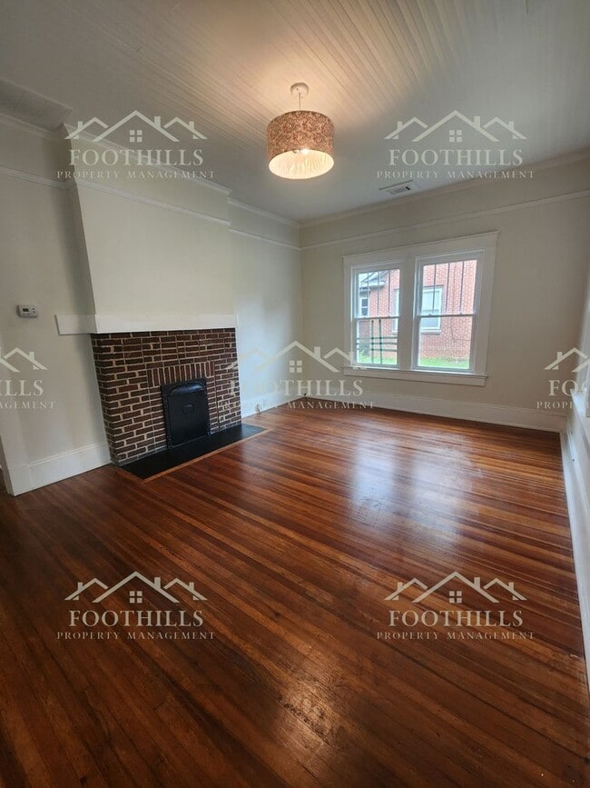 Building Photo - Newly Renovated 3-Bedroom Home Near Downto...