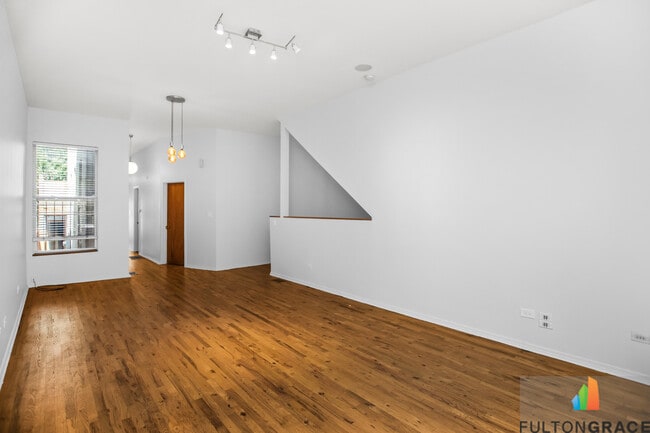 Building Photo - 2744 W Warren Blvd