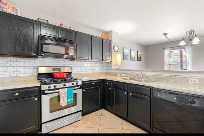 Foto del edificio - Furnished 4-Bedroom Home in Buda – Price J...