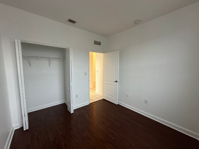 Building Photo - 1661 SE 29th Ct