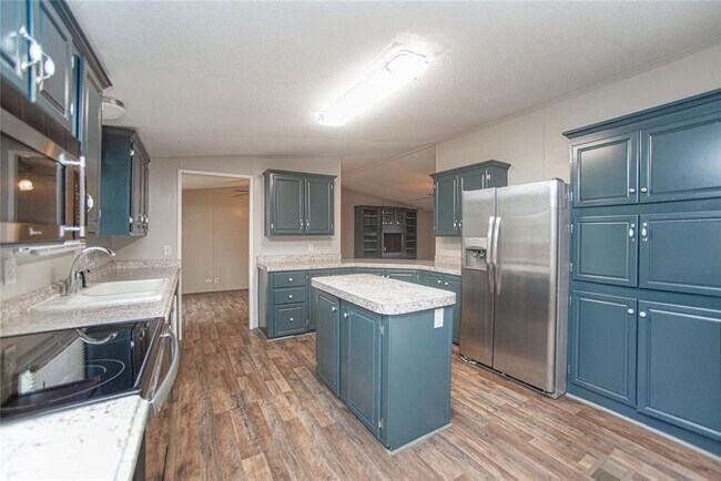 Building Photo - 16101 Lone Star Ranch Dr