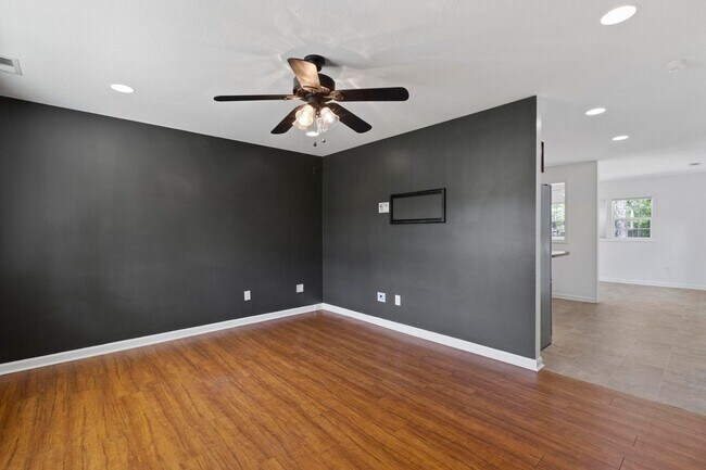 Foto del edificio - 117 Brian's Woods Rd