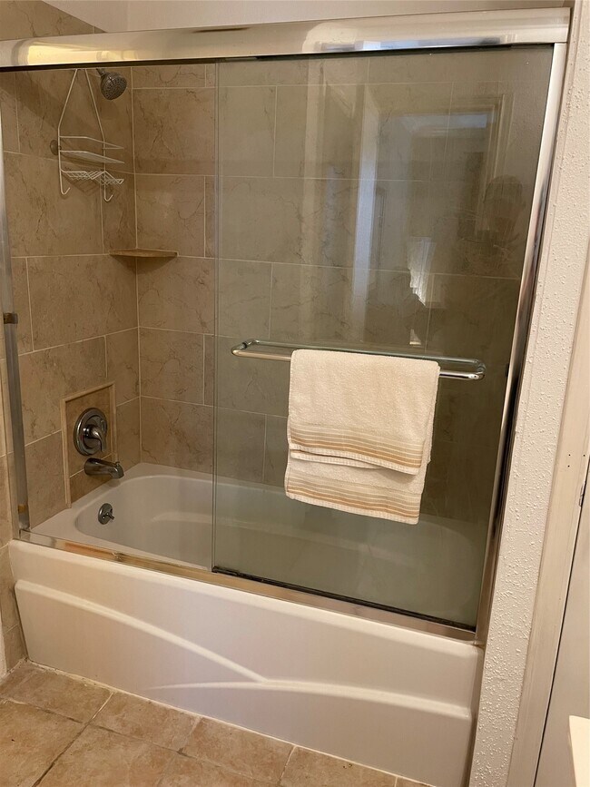 Foto del edificio - 8055 Cambridge St