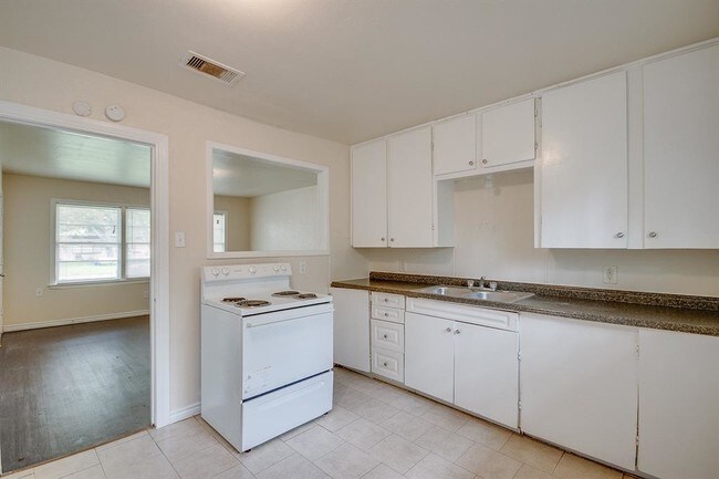 Building Photo - 2929 Vance
