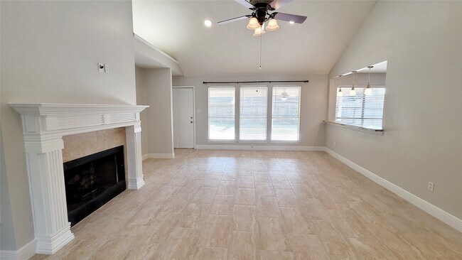 Foto del edificio - 5227 Clarkston Ln