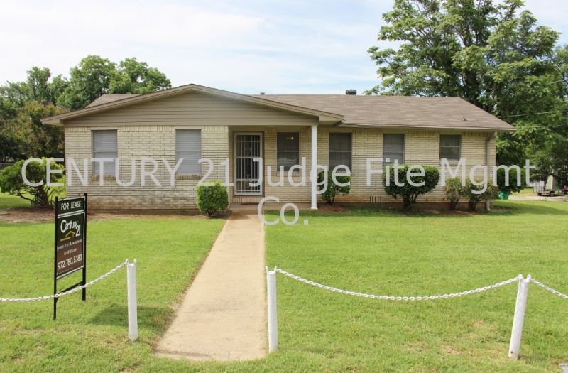 300 E 5th St, Springtown, TX 76082 House Rental in Springtown, TX